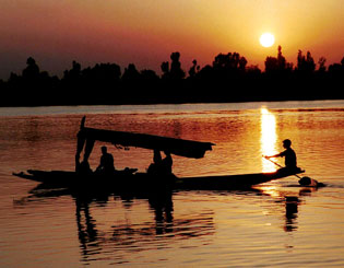 Sunset view of Dal Lake in Srinagar, Kashmir